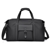 sac de voyage noir avec rangement sur fond blanc