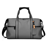 sac de voyage à bandoulière souple gris sur fond blanc
