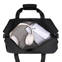 vue du dessus sac de voyage sur fond blanc