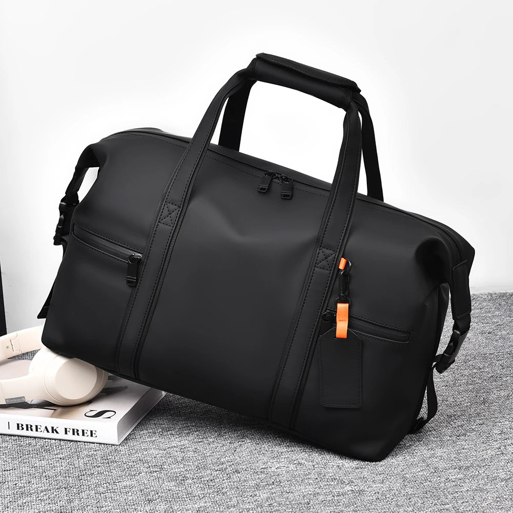 sac de voyage dans un décor minimaliste