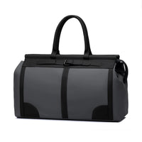 sac de voyage hydrophobe gris sur fond blanc