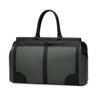 sac de voyage hydrophobe vert sur fond blanc