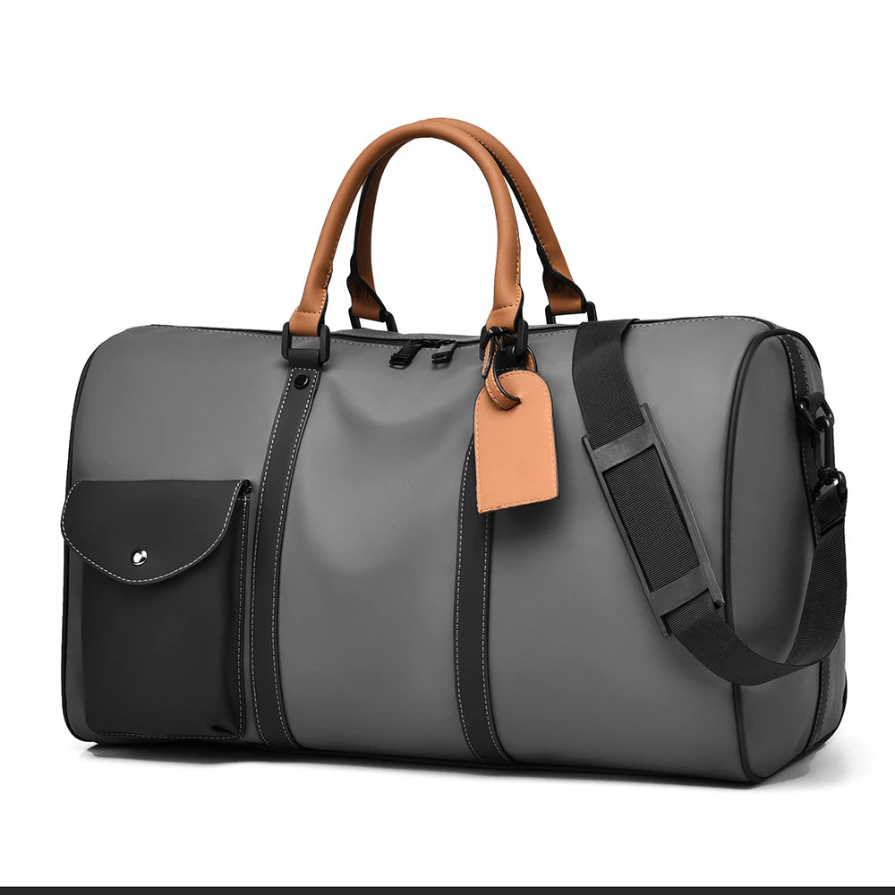 sac de voyage élégant gris sur fond blanc