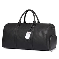 sac en cuir noir sur fond blanc